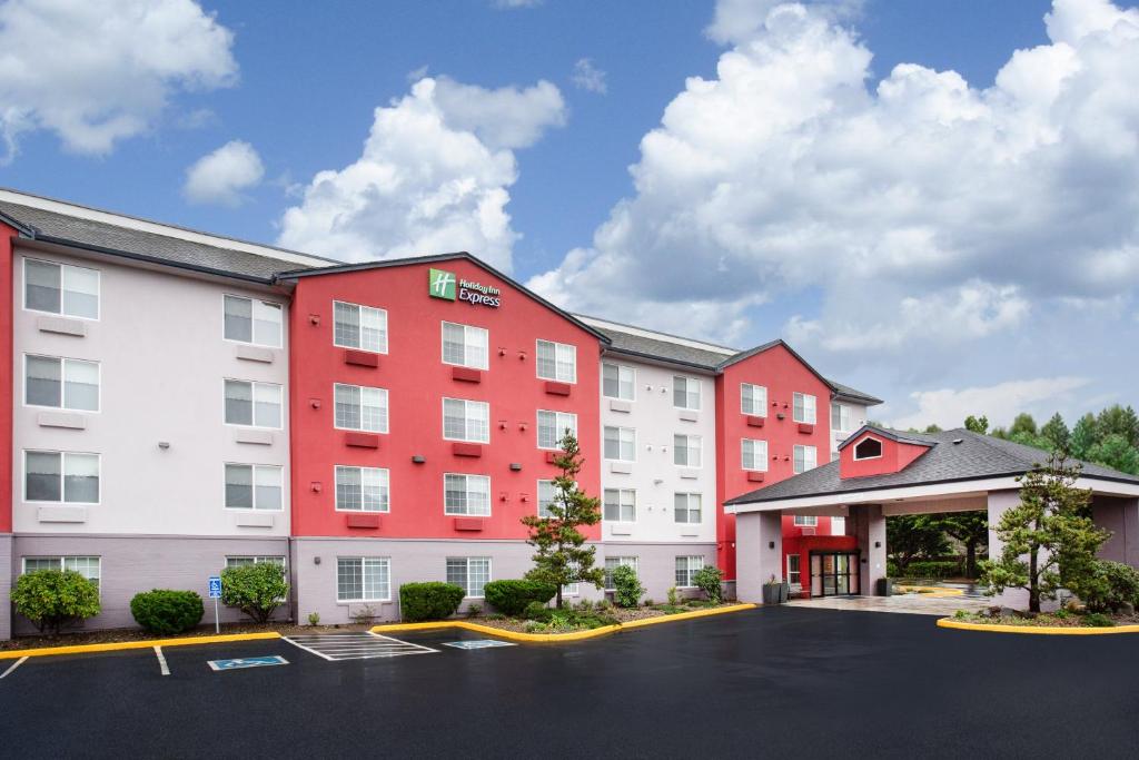 Holiday Inn Express & Suites Lincoln City an IHG Hotel Main image 1