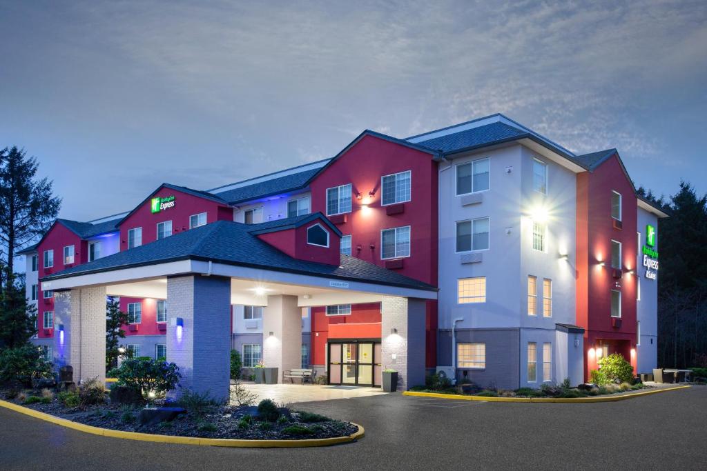 Holiday Inn Express & Suites Lincoln City an IHG Hotel Main image 2